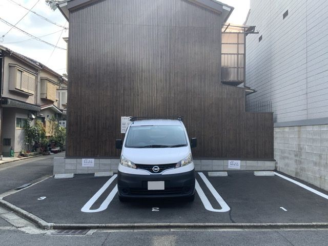 大型車でも余裕のあるスペースです