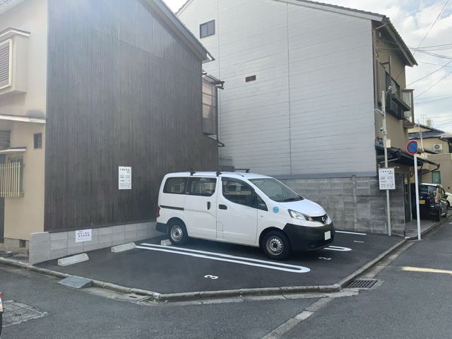大型車でも余裕のあるスペースです