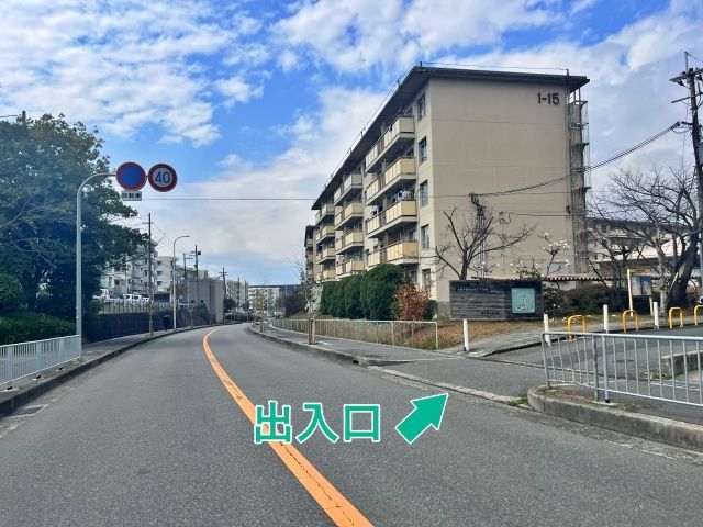 城山台2丁 団地駐車場(6号棟付近)の駐車場写真