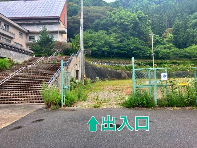 P1 旧信州新町小学校グラウンド駐車場 15:00〜23:00の駐車場写真