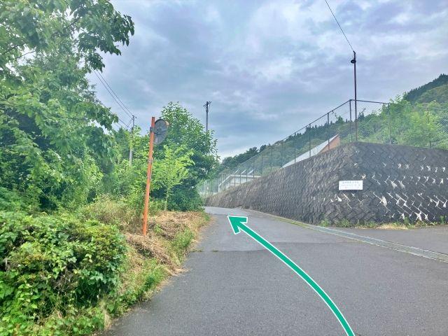 P1 旧信州新町小学校グラウンド駐車場 15:00〜23:00の駐車場写真