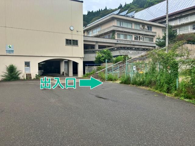 P1 旧信州新町小学校グラウンド駐車場 15:00〜23:00の駐車場写真