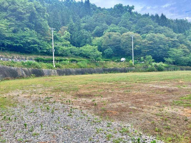 P1 旧信州新町小学校グラウンド駐車場 15:00〜23:00の駐車場写真