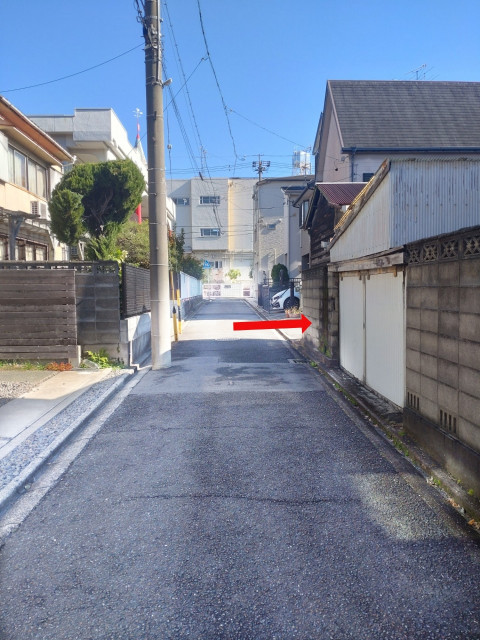 高田小・幼稚園 徒歩20秒｜24時間利用OKの駐車場写真