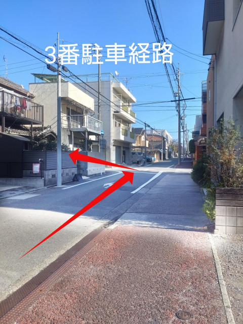 高田小・幼稚園 徒歩20秒｜24時間利用OKの駐車場写真