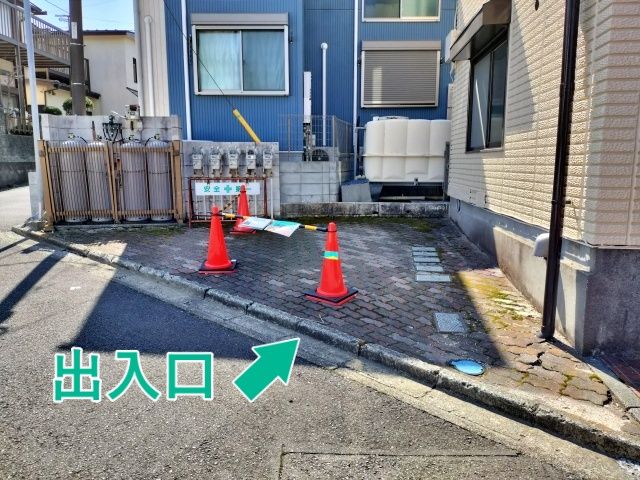 ルミナス マ コート橋本駐車場の駐車場写真