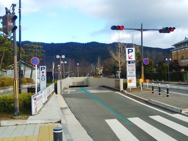【道順2】駐車場入口の写真です。
