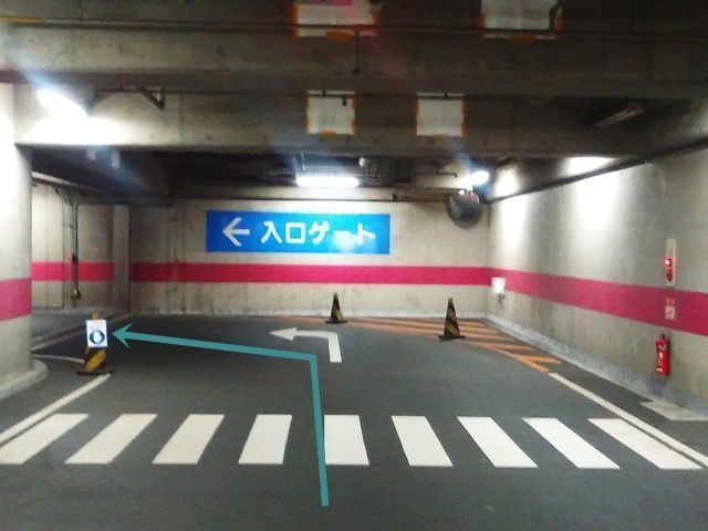 【道順4】矢印に沿ってお進みください。
