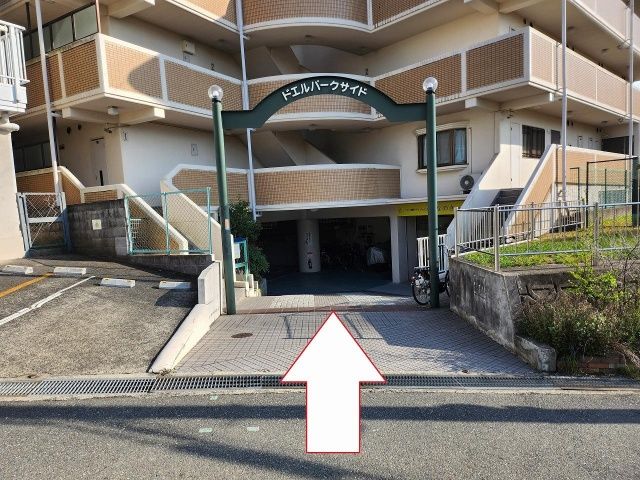 ドエルパークサイド アキッパ駐車場の駐車場写真