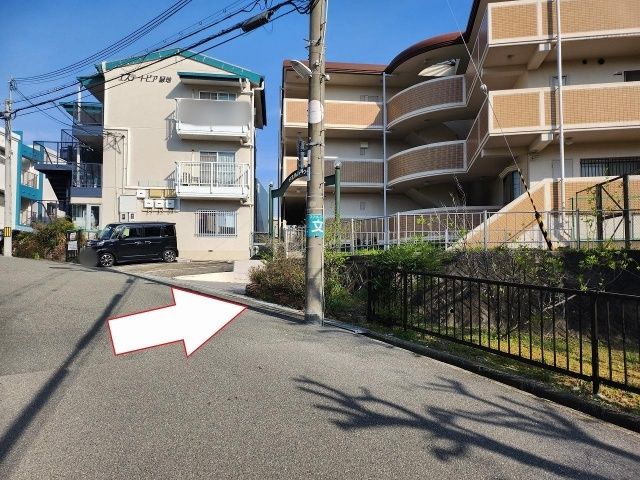 ドエルパークサイド アキッパ駐車場の駐車場写真