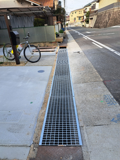 松が根台右側スペースの駐車場写真