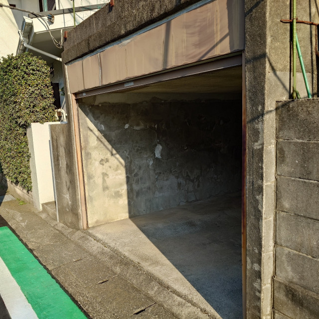 横浜ピアノ 小型ガレージの駐車場写真