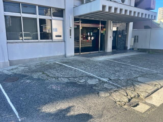ズムスタ徒歩1分 新生倉庫運輸本社玄関前駐車場【17:45~23:59】の駐車場写真