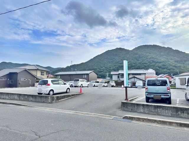 旧伊部公民館駐車場 10月19日(日)【品川リフラpresents 第41回 備前焼まつり】の駐車場写真