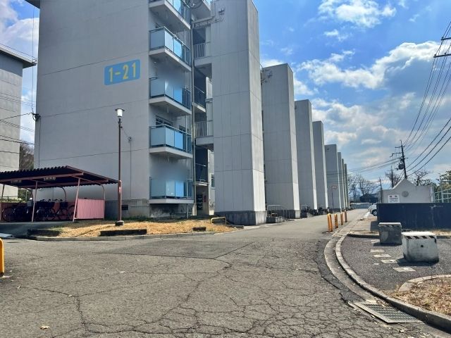 原山台3丁 団地駐車場(21・24号棟付近)の駐車場写真