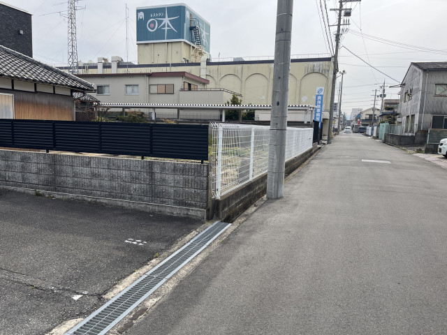 上野町西11-12駐車場の駐車場写真