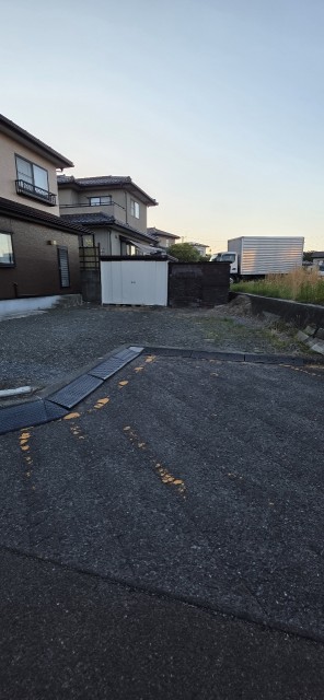 宮城県塩竈市庚塚99-13の駐車場写真