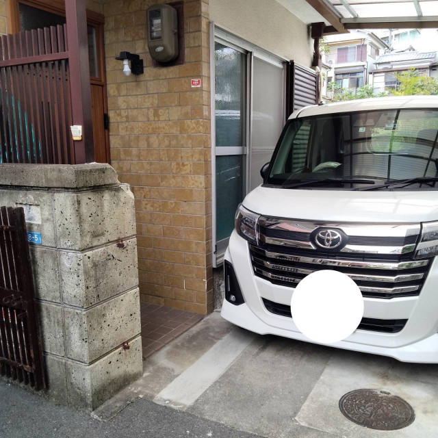 岸部北1丁目8-5 屋根付きガレージの駐車場写真