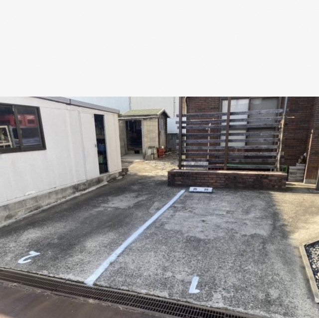 西潟駐車場　ガレージの駐車場写真