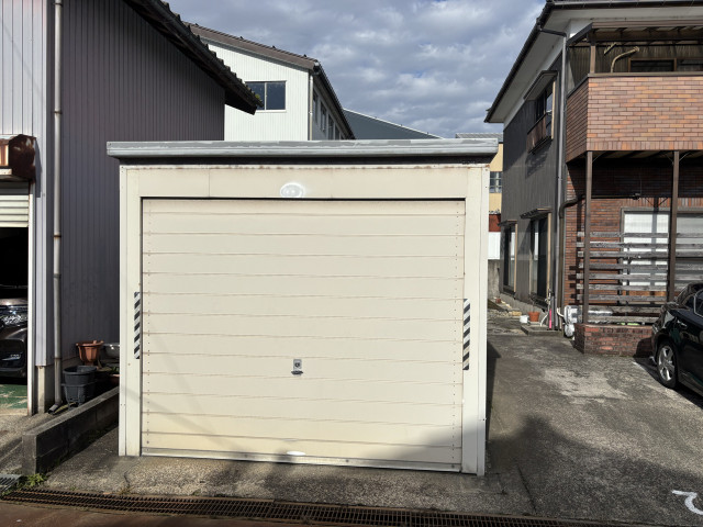西潟駐車場　ガレージの駐車場写真