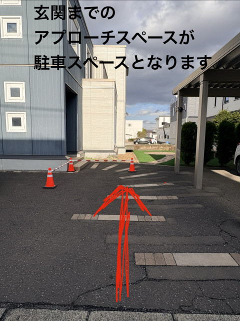 共栄町4丁目1-17 軒下P②  小型中型用の駐車場写真