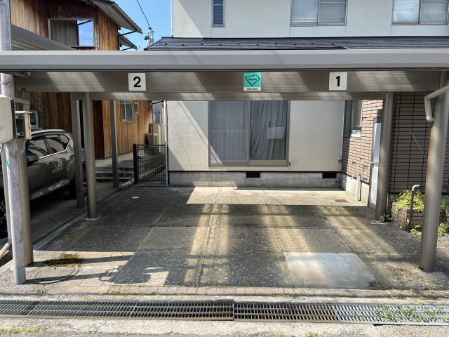 小立野1丁目19-15カーポート有1台の駐車場写真
