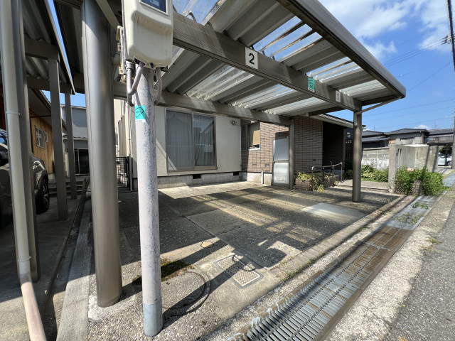 小立野1丁目19-15カーポート有1台の駐車場写真