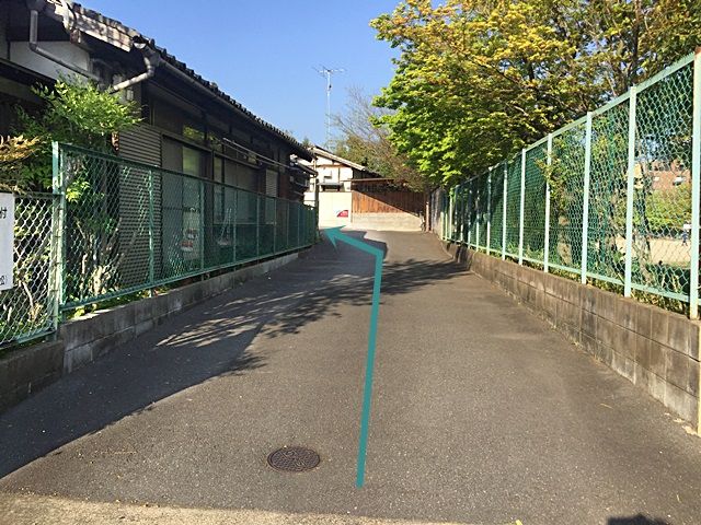 3.道が狭くなっておりますのでお気をつけてお進みください。