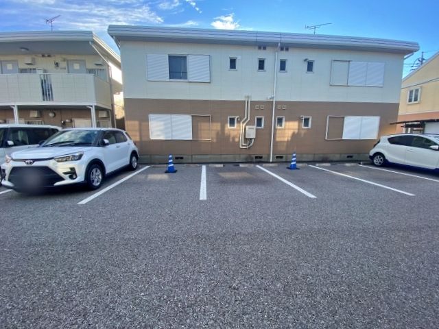 パーソンズハウスA棟_アキッパ駐車場の駐車場写真