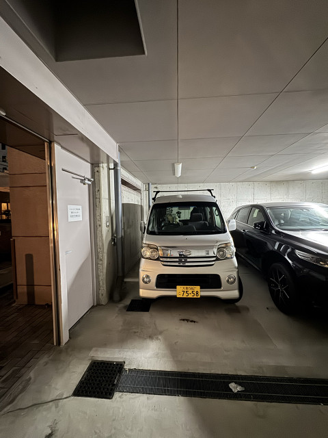江坂屋根付きガレージの駐車場写真