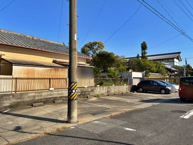 不動産大学院西隣近藤駐車場 【中型車以下専用】の駐車場写真