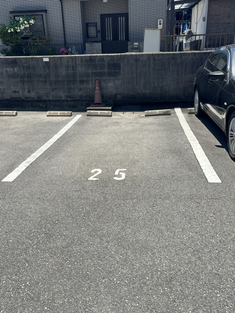 西蟹屋（マツダスタジアム徒歩2分）の駐車場写真