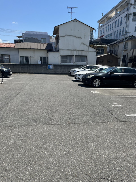 西蟹屋（マツダスタジアム徒歩2分）の駐車場写真
