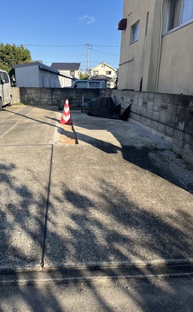 12番地駐車場(カラーコーン前方)の駐車場写真