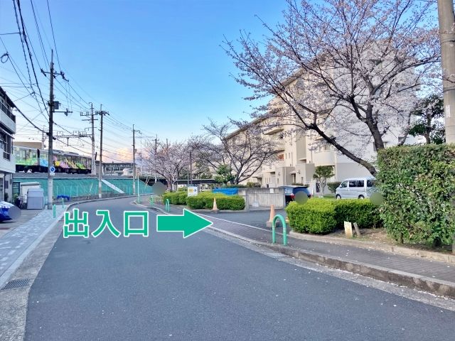 茨木東奈良駐車場※11号棟付近の駐車場写真