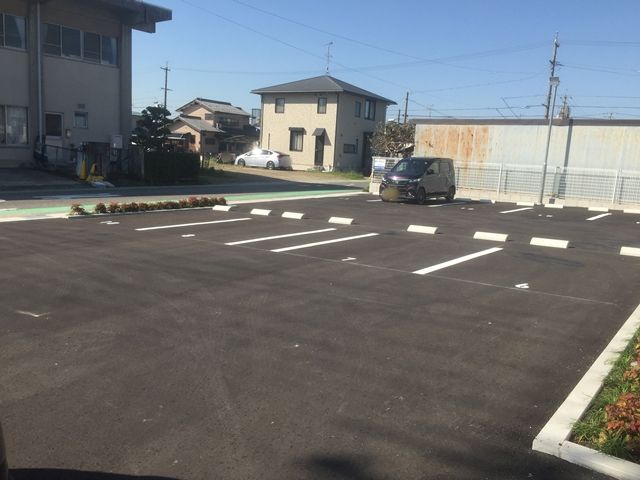 駐車場内写真