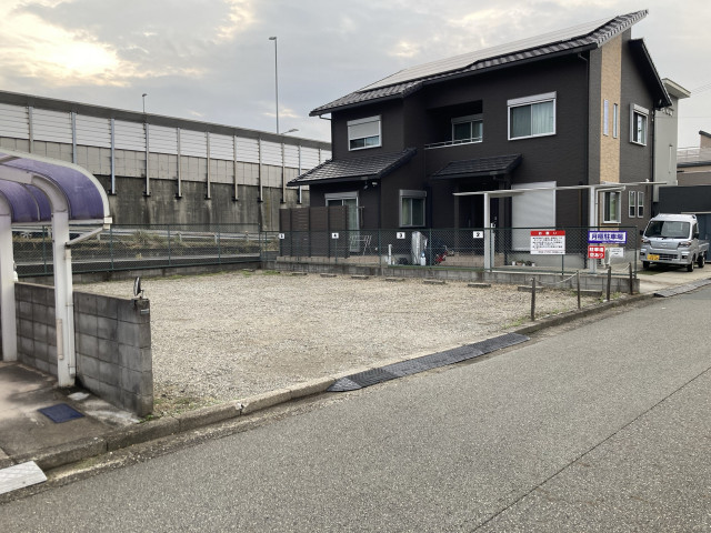 東神吉町出河原399-9 月極駐車場の駐車場写真