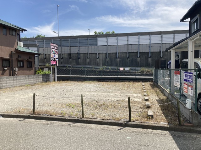 東神吉町出河原399-9 月極駐車場の駐車場写真