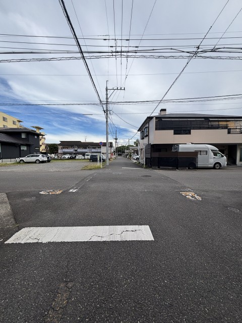中津留２丁目2-26の駐車場写真