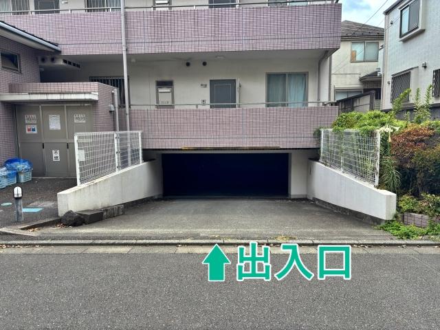【高さ注意】黒川邸アキッパ地下駐車場の駐車場写真