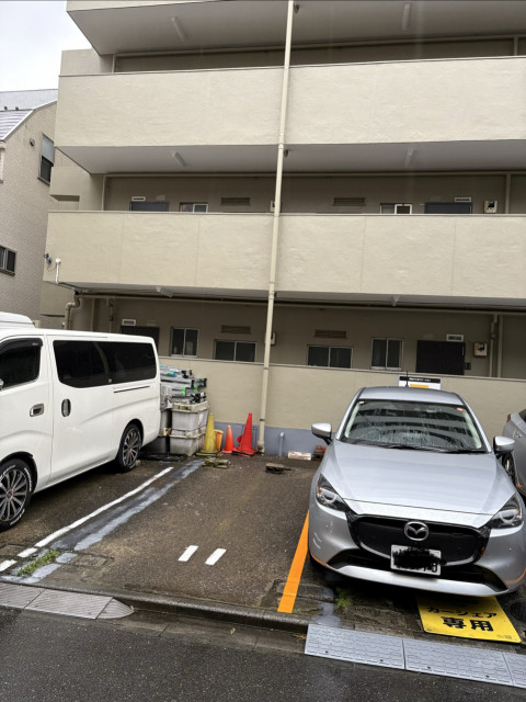 マルヨネマンション　11番の駐車場写真