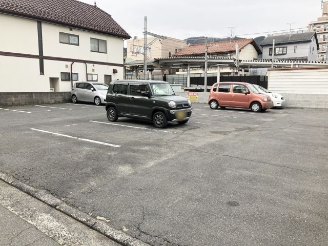 道順3.広い駐車場です