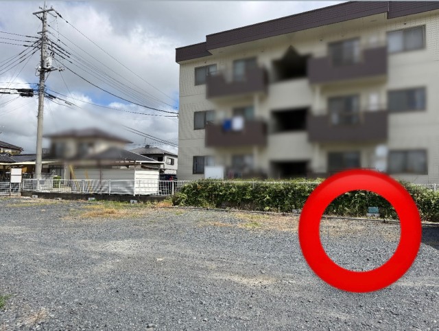 松が丘1丁目砂利駐車場8番（トップコート前）の駐車場写真
