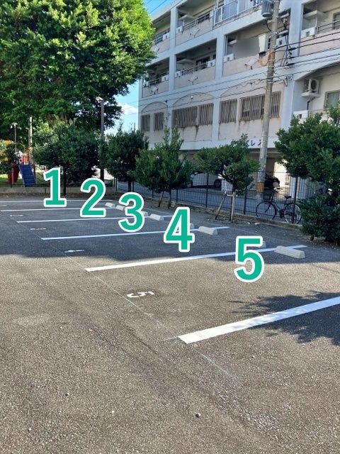 EV04【EV車専用区画】アキッパEVチャージ充電料金込み価格：東町南公園横駐車場【5】〜2/15の駐車場写真