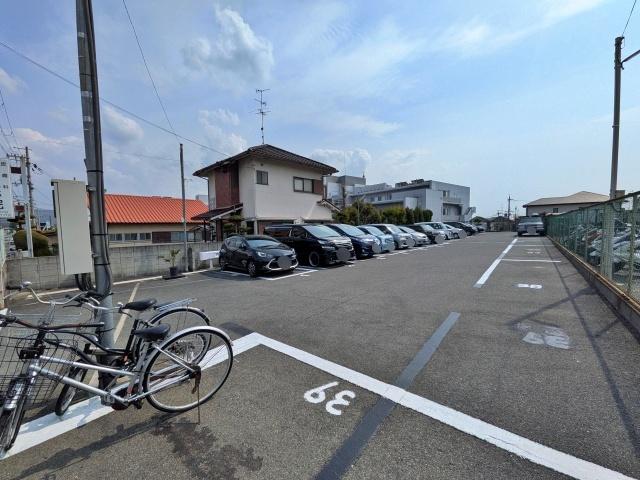 パーク前田の駐車場写真