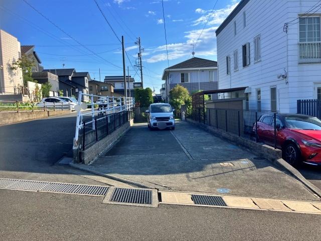 国吉田6丁目10-35駐車場の駐車場写真