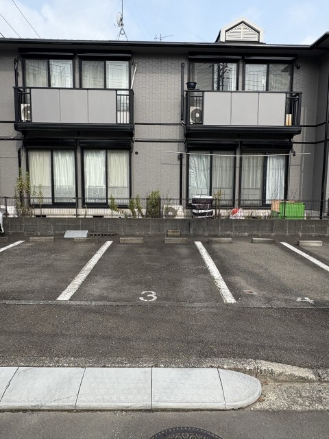 上山2丁目31-3ソレアード中山駐車場3番の駐車場写真