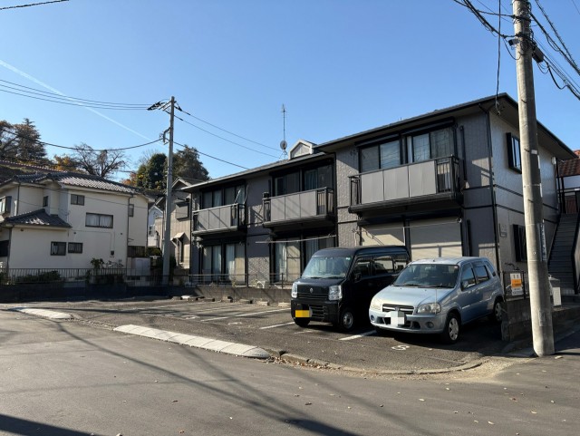 上山2丁目31-3ソレアード中山駐車場3番の駐車場写真