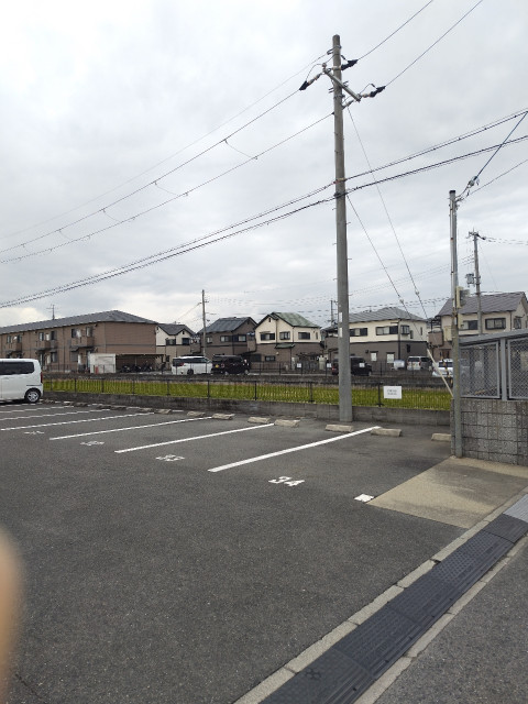 レオパレスステラ前の駐車場写真