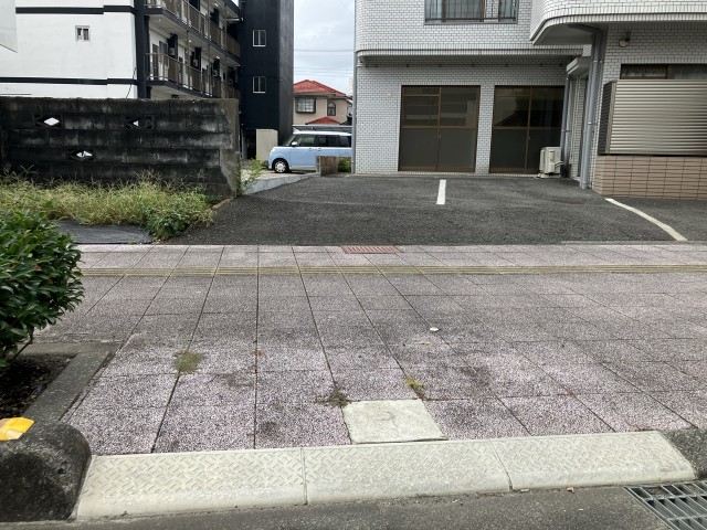 Base-D駐車場①2台の駐車場写真